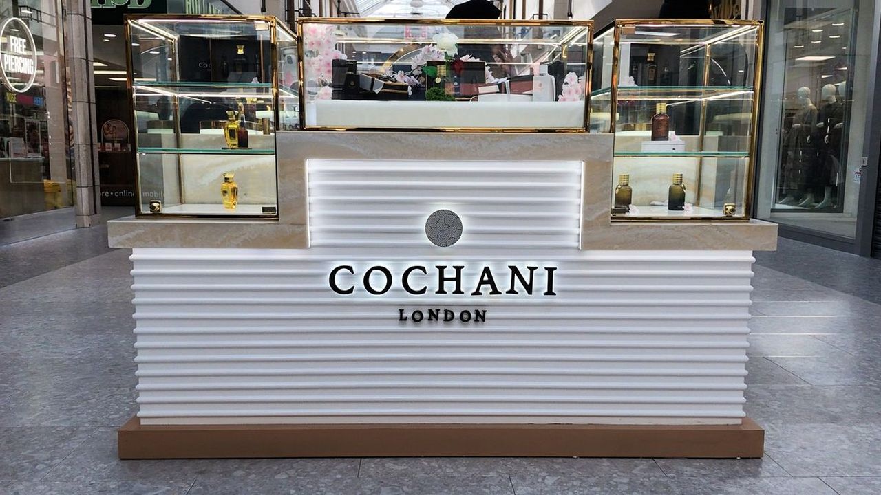 Cochani London perfume kiosk in the shopping centre by day